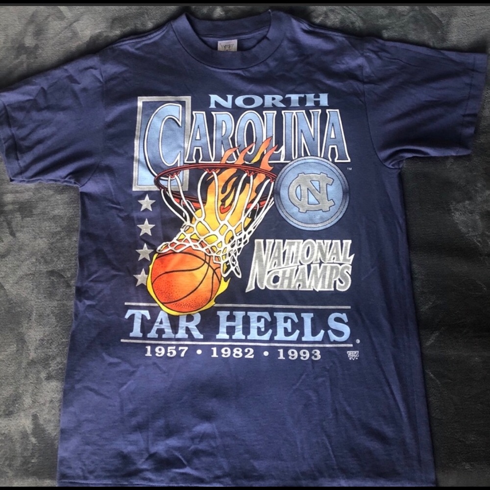 Vintage North Carolina/ UNC basketball tee